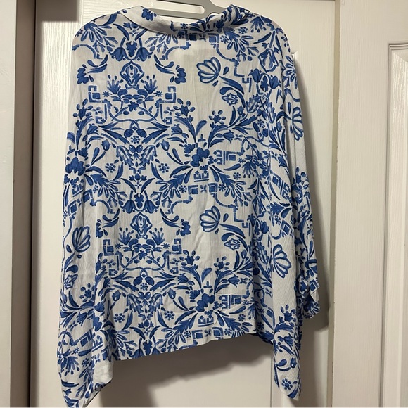 H&M blue and white women’s print cropped top size XXL - Picture 6 of 8